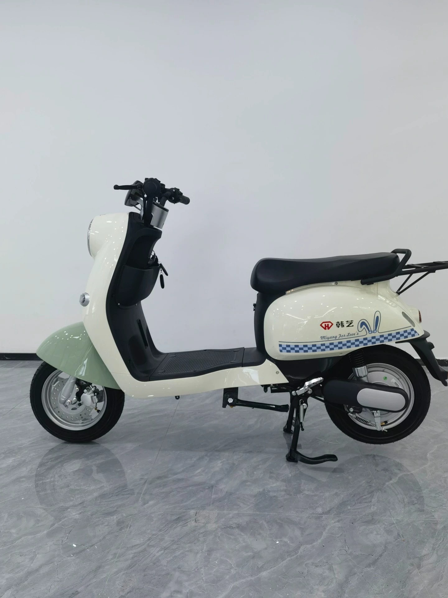 [新车二手价，便宜出]个人闲置，家里人不需要了，来有缘人转让一下。上坡有力，配锂电池48v25a，续航50左右。家用接送小孩跑外卖都行。